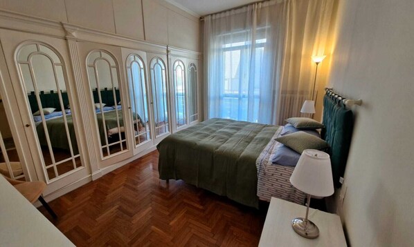 3 bedrooms, iron/ironing board, travel cot, free WiFi