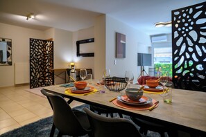 Dining - Artistic 2bedroom Luxury Hop to Acropolis (Athina)