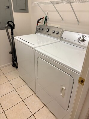 Interior - 3 Bedroom Modern Home I 8 Min to Downtown I Hot Tub (Woodfin)