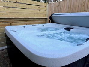 Outdoor spa tub - 3 Bedroom Modern Home I 8 Min to Downtown I Hot Tub (Woodfin)