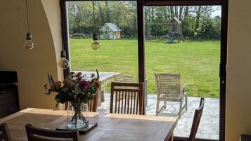 Cottage | Dining