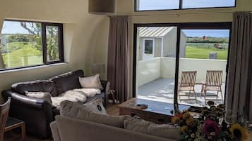 Cottage | Living area