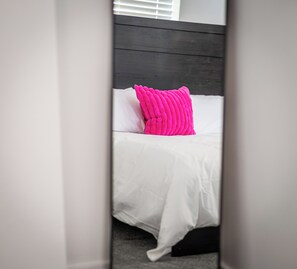 2 bedrooms, iron/ironing board, free WiFi, bed sheets - Cozy 2BR in Prime Strip District (Pittsburgh)