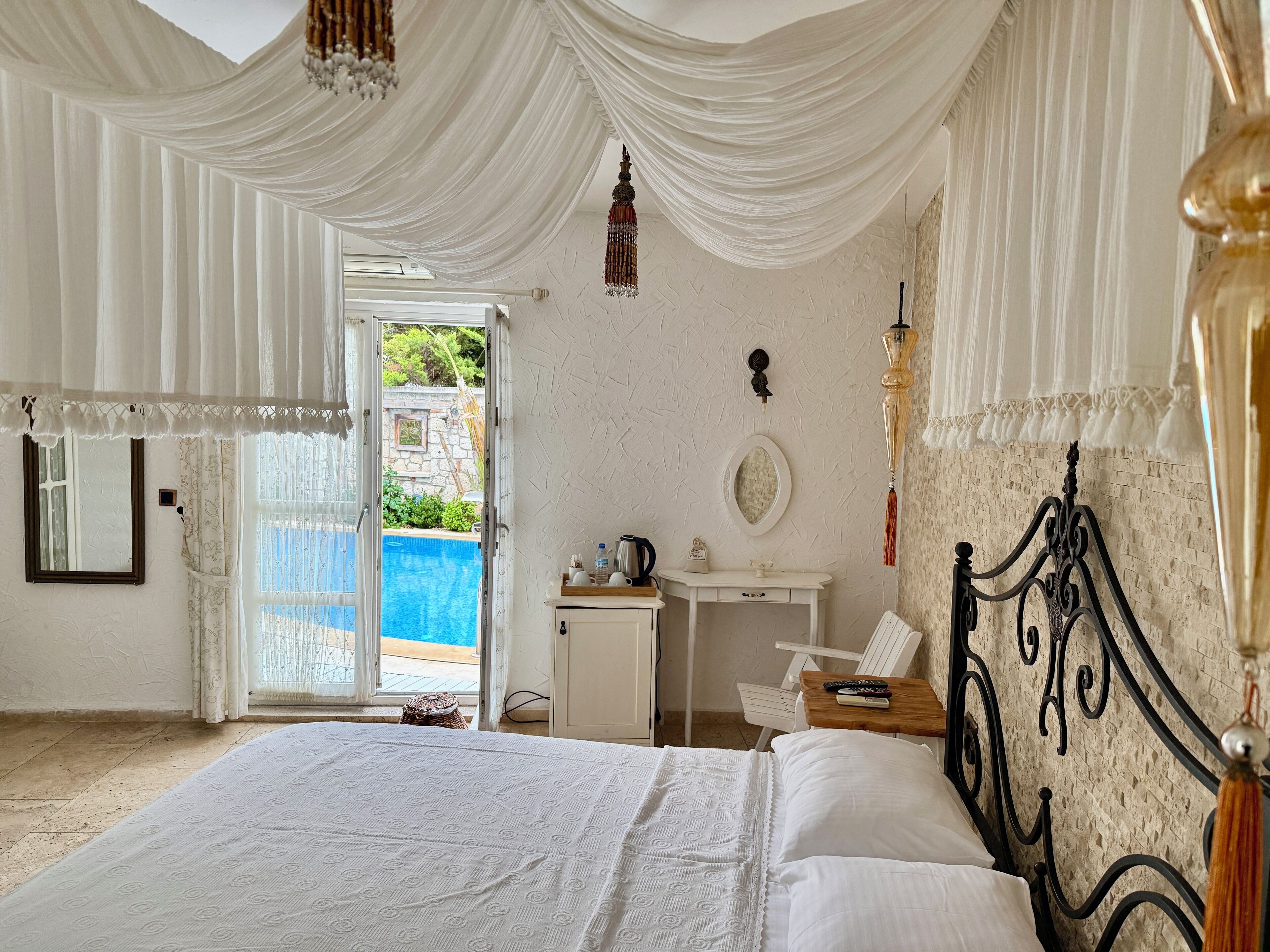 Deluxe Room, Pool View