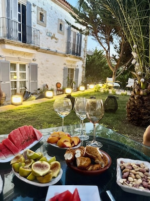 Outdoor dining - The Passion Alaçatı (İzmir)