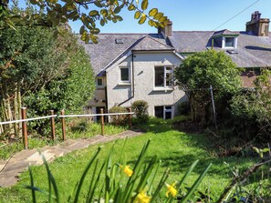 Property grounds - Garth Celyn (Porthmadog)