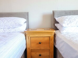 4 bedrooms, individually decorated, individually furnished, free WiFi - Garth Celyn (Porthmadog)