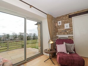 Living area - Daisy Bank (Cheltenham)