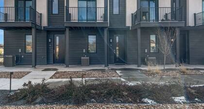 Modern Pet-Friendly 3BR Townhome + Private Garage