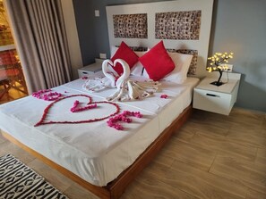 Yhden hengen deluxe-huone, parveke, näköala uima-altaalle