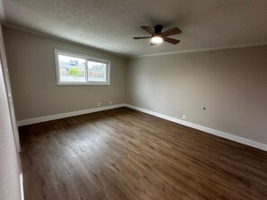 Interior - Cozy 5 Bedroom Home Close To It All! (Las Vegas)