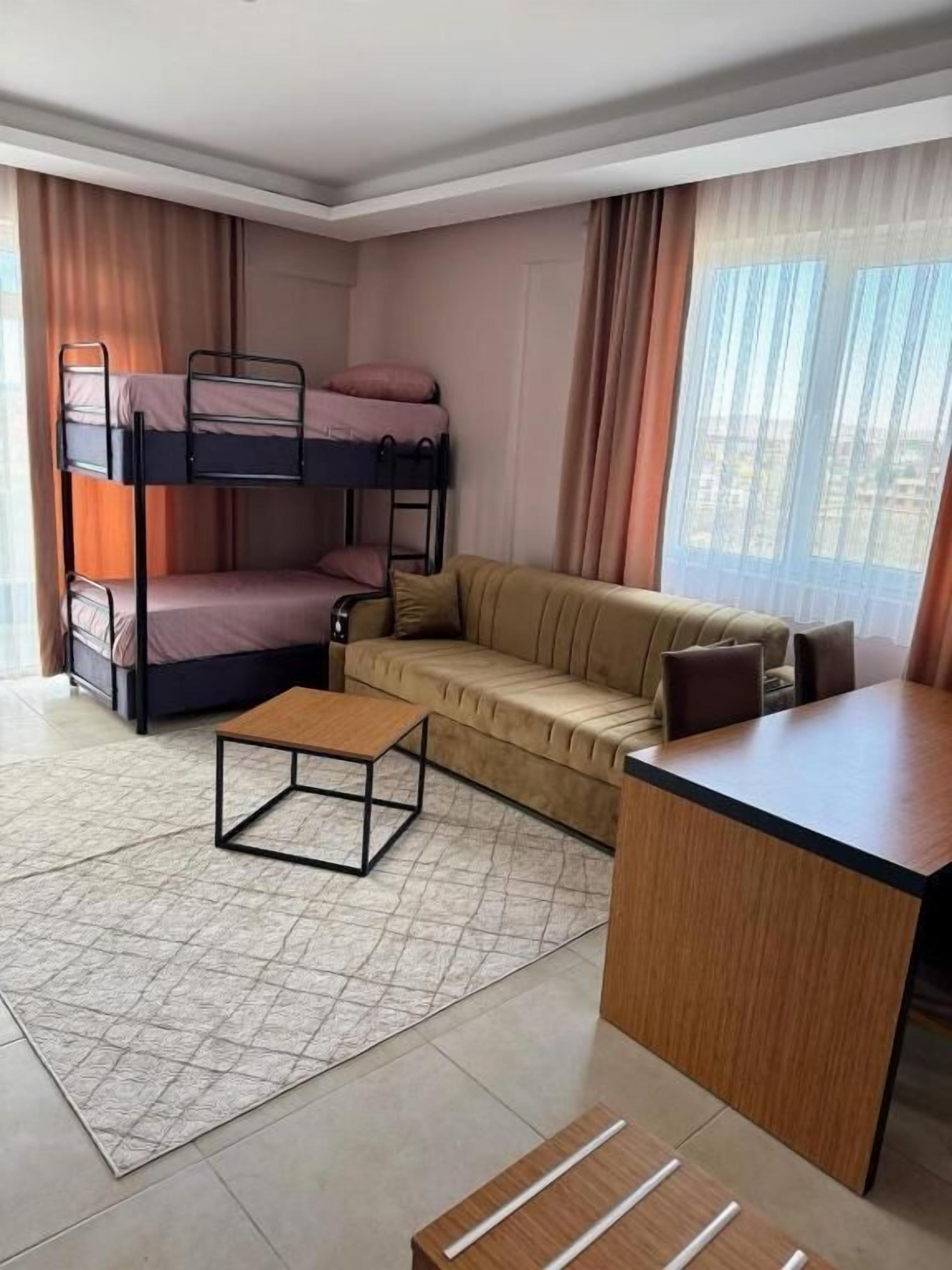 Familjelägenhet - balkong - utsikt mot trädgården | Vardagsrum