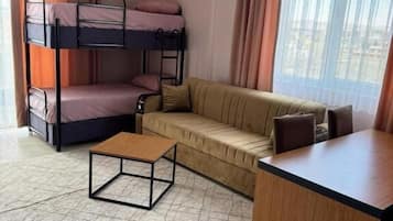 Familjelägenhet - balkong - utsikt mot trädgården | Vardagsrum