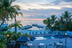 Outdoor dining - Island Living: Private Beach, Hammocks & Complimentary Cruiser Bikes | 3 Units (Key Largo)
