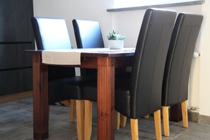 Dining - Vacation apartment "Am Weinberg" in Wirmsthal near Bad Kissingen (Euerdorf)