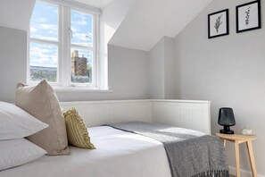 3 bedrooms, iron/ironing board, Internet, bed sheets - 3BR Jericho Oxford Home | Walk To The University (Oxfordshire)