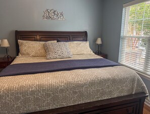 3 bedrooms, iron/ironing board, travel cot, free WiFi - The Almost – Short Walk to Beach & Dog Friendly, Cozy vibes, Sleeps 6-7 (Oak Island)