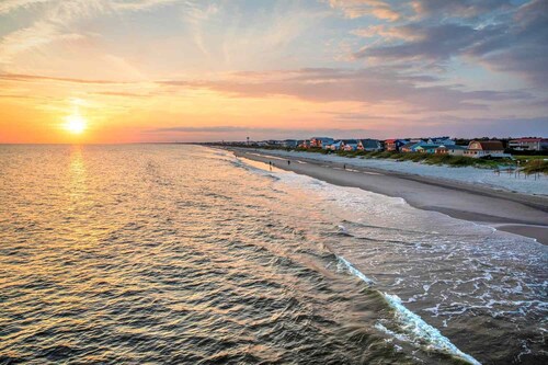 The Almost – Short Walk to Beach & Dog Friendly, Cozy vibes, Sleeps 6-7