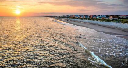 The Almost – Short Walk to Beach & Dog Friendly, Cozy vibes, Sleeps 6-7