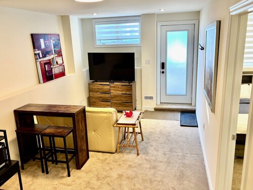 Garden-Level 1-Bedroom Suite with Private Entrance