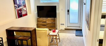 Garden-Level 1-Bedroom Suite with Private Entrance