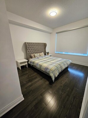 Unclassified image, 5 of 6, button - Modern Chic Condo (Markham)