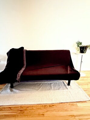 Living area - Cozy & Bright Retreat • 23 Min to NYC • Free Parking (Jersey City)