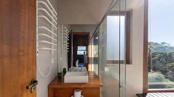 Basic Chalet | Bathroom
