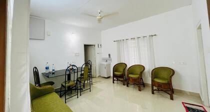 Little Chandhana Guest House