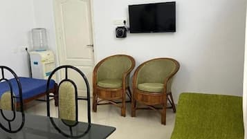 Casa rural superior, pati, vistes al jardí | Interior