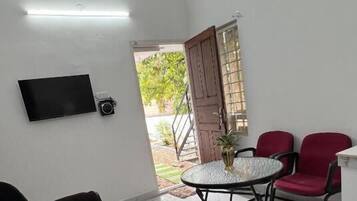 Deluxe Studio, Garden View | Ruang tamu