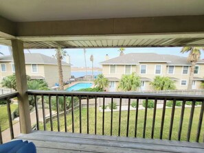 Property grounds - Spacious • Walk to Beach • Pool & Lake Padre Views • Fishing Dock [6 night min.] (Corpus Christi)