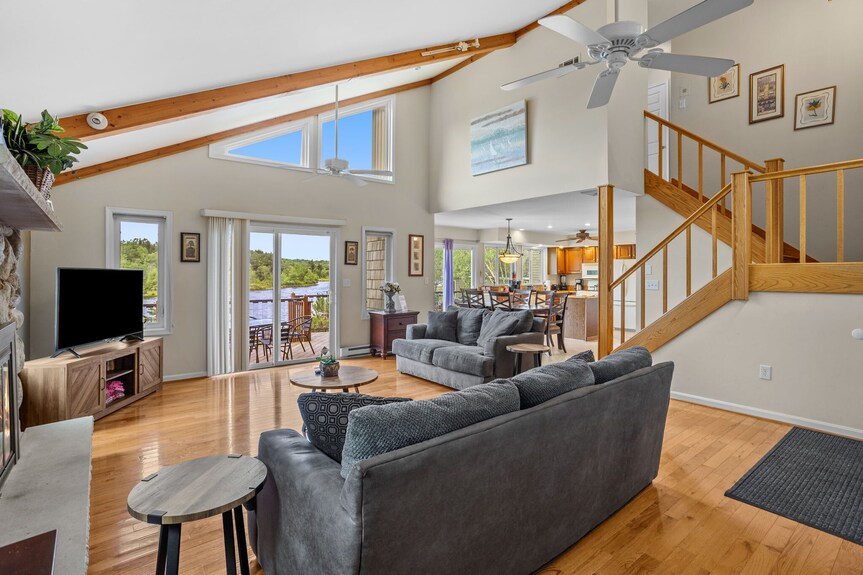Lake Front, Game Room, Private Dock, And More! - Jim Thorpe, PA