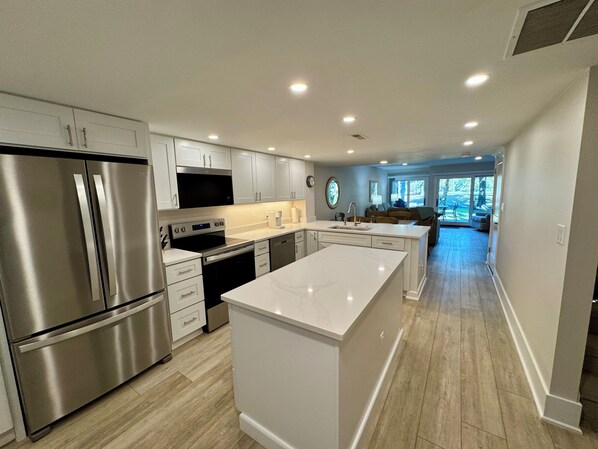Fridge, microwave, oven, stovetop - 117 Greens-Updated 2BR w/Golf Views & Steps to Beach (Hilton Head Island)