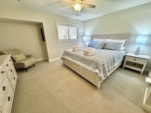 2 bedrooms, desk, iron/ironing board, free WiFi - 117 Greens-Updated 2BR w/Golf Views & Steps to Beach (Hilton Head Island)