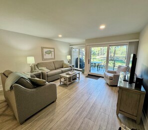 Smart TV, DVD player, computer monitors - 117 Greens-Updated 2BR w/Golf Views & Steps to Beach (Hilton Head Island)