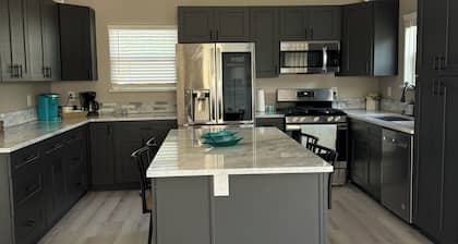 Cozy 1-bedroom apartment on the bayou