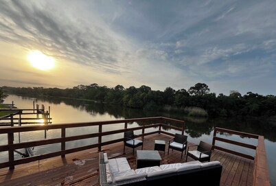 Cozy 1-bedroom apartment on the bayou