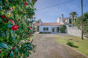 Exterior - GuestReady - Peaceful Charming Villa (Ponta Delgada)