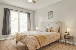 Room - Modern 1BR/Pool + Gym/Near Galleria/20 Min to DT (Dallas)