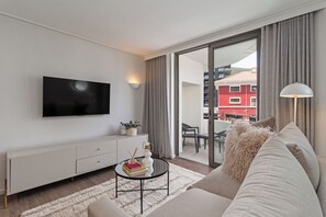 TV - Dolce Vita | Bright Sea Point Apartment (Cape Town)