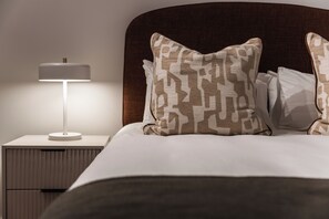 1 bedroom, iron/ironing board, Internet, bed sheets - Dolce Vita | Bright Sea Point Apartment (Cape Town)
