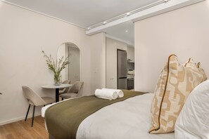 Iron/ironing board, Internet, bed sheets - Dolce Vita | Scenic Lion’s Head Outlook (Cape Town)