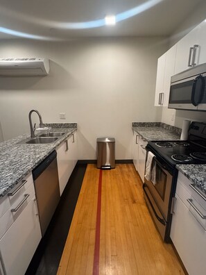 Private kitchen - Downtown Tulsa 1BR/1BA Loft I Corporate HousingI Monthly & Short-term Rental (Tulsa)