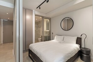1 bedroom, in-room safe, iron/ironing board, Internet - Trendy Green Point Apartment | Central Location (Cape Town)