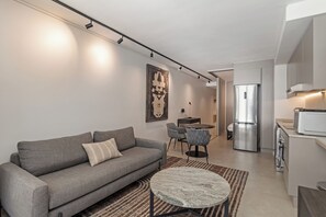 TV - Trendy Green Point Apartment | Central Location (Cape Town)