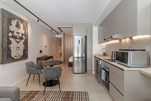 Fridge, microwave, oven, stovetop - Trendy Green Point Apartment | Central Location (Cape Town)