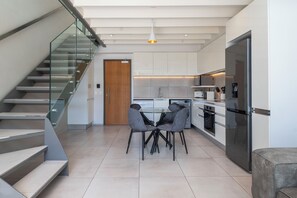 Fridge, microwave, oven, stovetop - Modern Luxury Living | Lion's Head View (Cape Town)