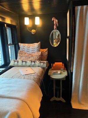 5 habitaciones, tabla de planchar con plancha, wifi y ropa de cama 