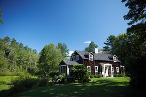 Exterior - Charming historic country cottage on 7 private acres near Tanglewood & skiing (Great Barrington)